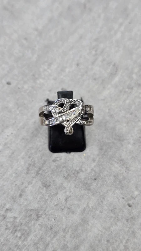 bague vintage - neuf - coeur entrelacé argenté - strass pierre - chic élégant - taille 18 mm