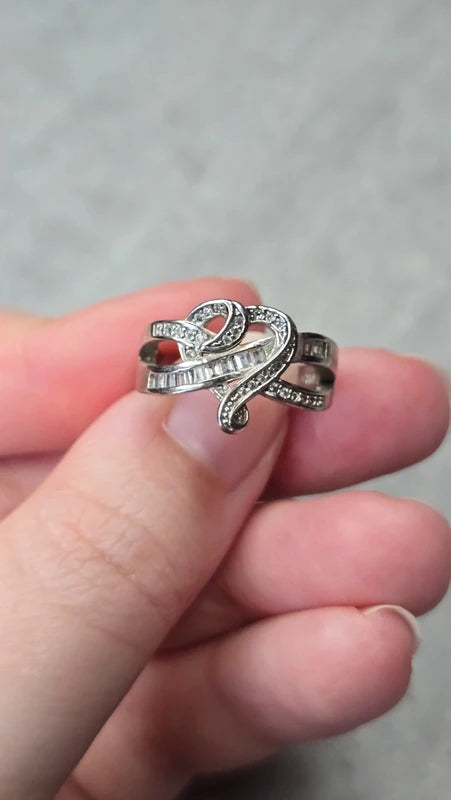 bague vintage - neuf - coeur entrelacé argenté - strass pierre - chic élégant - taille 18 mm