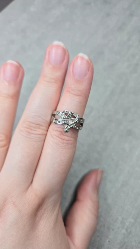 bague vintage - neuf - coeur entrelacé argenté - strass pierre - chic élégant - taille 18 mm