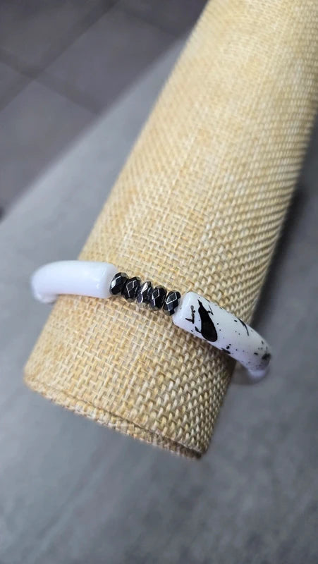 Bracelet - fait main - tube acétate noir blanc dalmatien - pierre naturelle hématite - extensible tendance