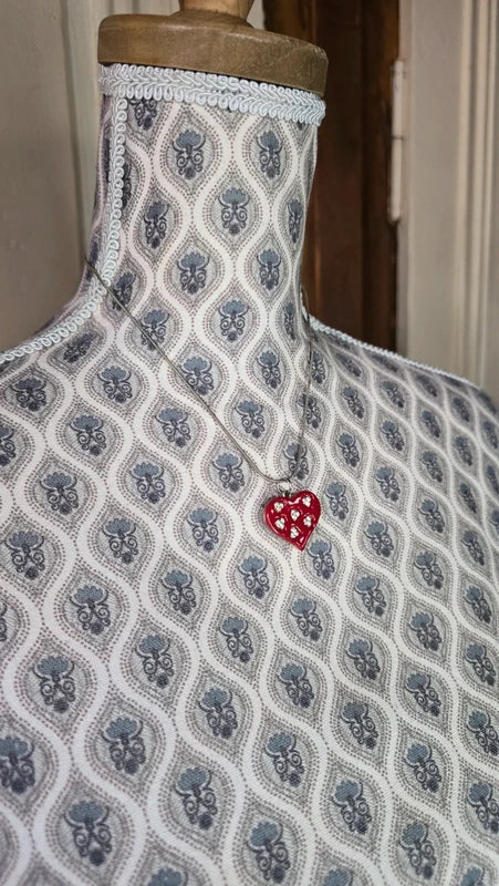 collier vintage - neuf - cacharel - rare - chaine argentée - pendentif coeur strass - chic