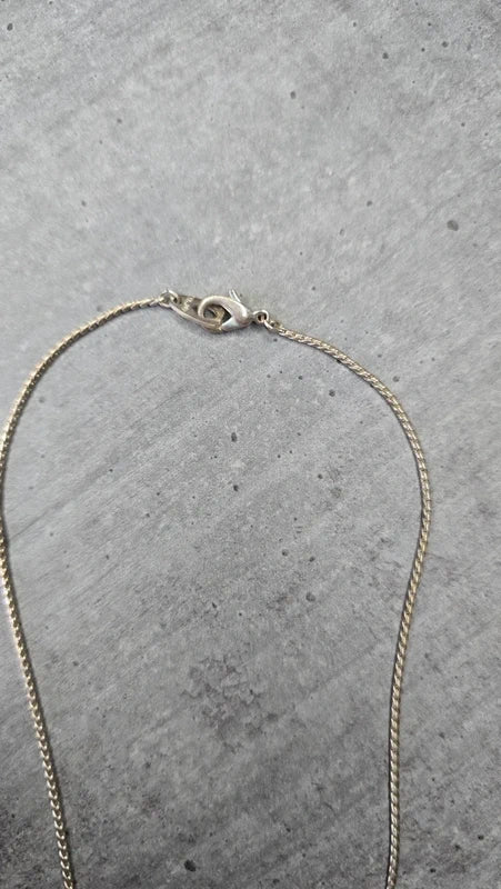 collier vintage - chaine argentée - pendentif mobile silhouette articulé - strass violet - forme y - chic