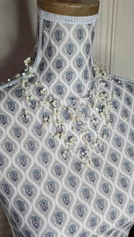 collier plastron vintage - volume - perle blanc nacré - cascade flottant - effet ivoire - chic élégant