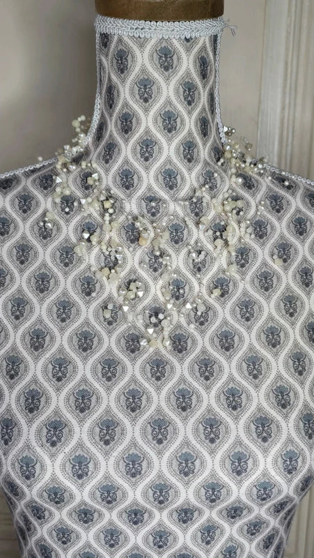 collier plastron vintage - volume - perle blanc nacré - cascade flottant - effet ivoire - chic élégant