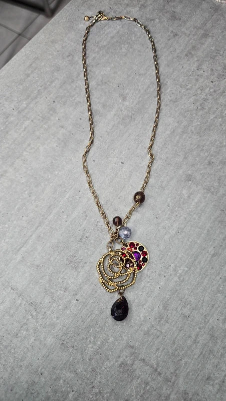 collier vintage - neuf - chaine doré chaine - pendentif rose cristaux rouge violet perles - chic élégant