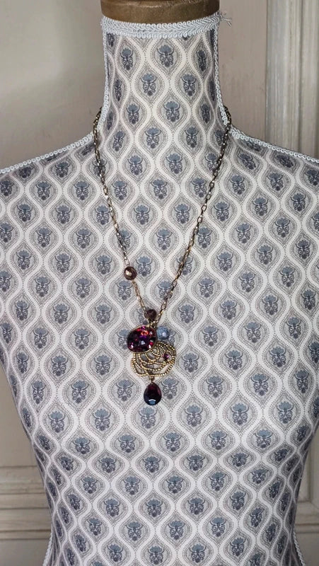 collier vintage - neuf - chaine doré chaine - pendentif rose cristaux rouge violet perles - chic élégant