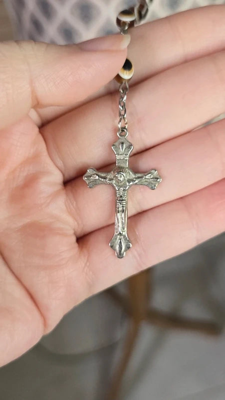 Collier sautoir chapelet - perles marron ou vert - effet oeil - médaillon religieux croix christ vierge marie