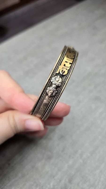 bracelet - mantra tibétain gravé - laiton doré argenté - réglable - bouddhiste - chance protection