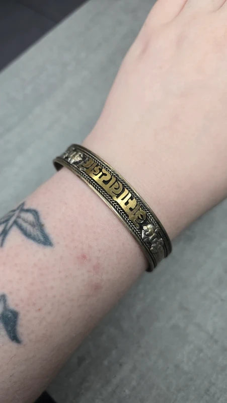 bracelet - mantra tibétain gravé - laiton doré argenté - réglable - bouddhiste - chance protection
