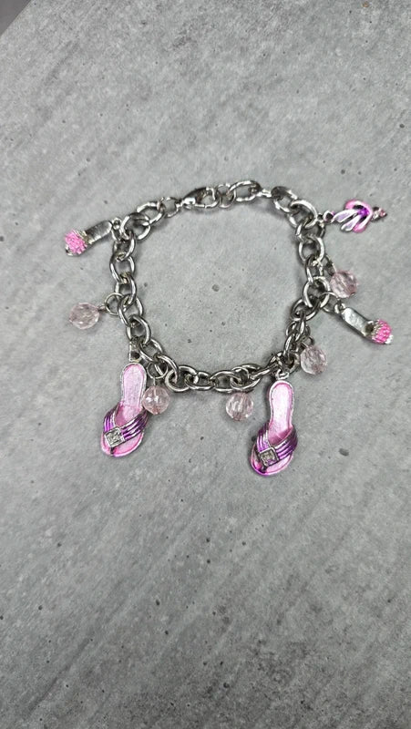bracelet vintage - neuf - chaine maillon argenté - pendentif charms breloque roses sandale tong chaussures - perles - esprit Y2K