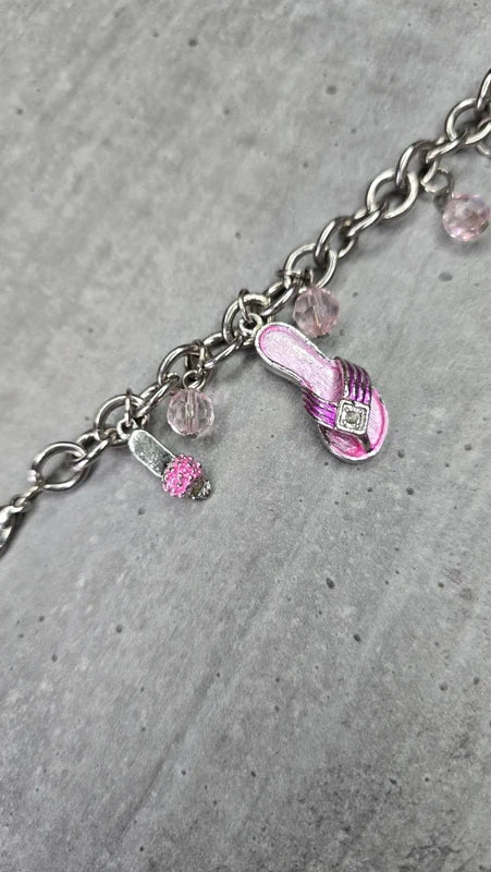 bracelet vintage - neuf - chaine maillon argenté - pendentif charms breloque roses sandale tong chaussures - perles - esprit Y2K