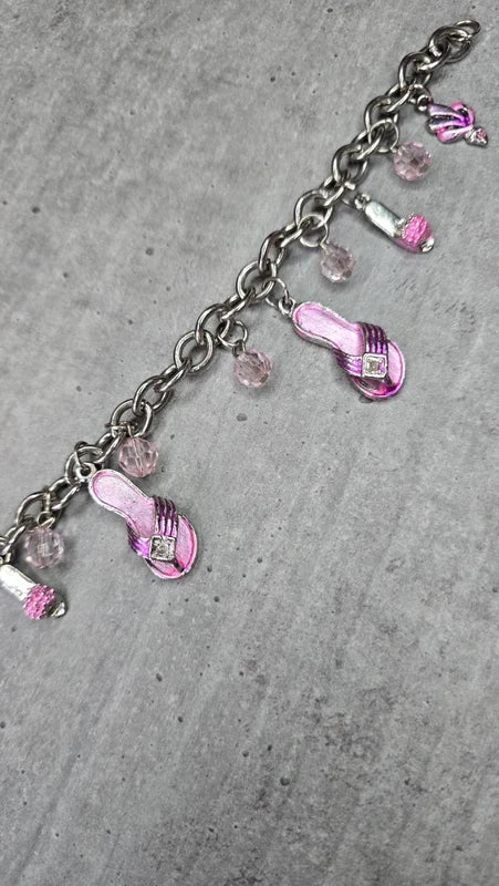 bracelet vintage - neuf - chaine maillon argenté - pendentif charms breloque roses sandale tong chaussures - perles - esprit Y2K