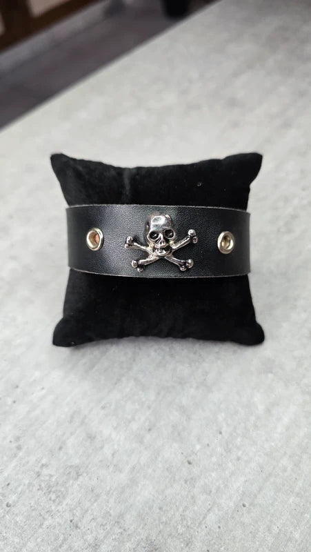 bracelet manchette vintage - noir simili cuir - tete de mort - métal style rock bicker gothique - ajustable