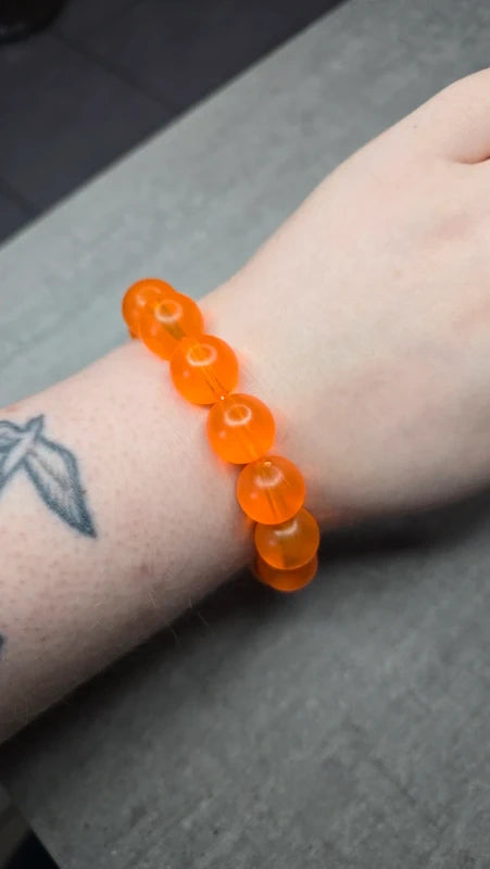 bracelet vintage - neuf - élastique - grosse perles rondes orange translucide - style rétro pop