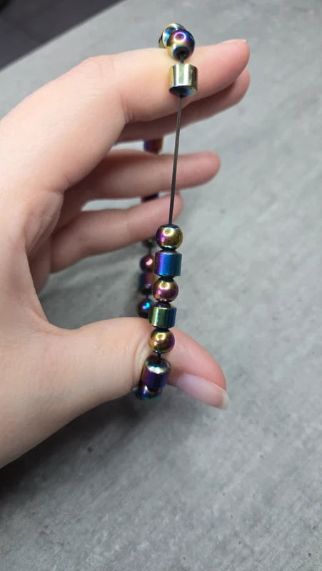 bracelet - neuf  - fait main - élastique - perles pierre naturelle hématite - multicolore irisé reflet arc en ciel - moderne