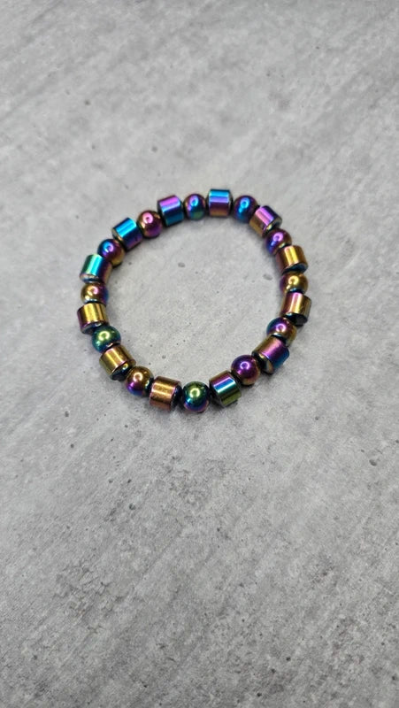 bracelet - neuf  - fait main - élastique - perles pierre naturelle hématite - multicolore irisé reflet arc en ciel - moderne