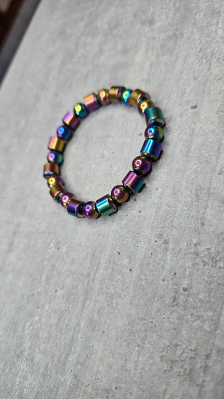 bracelet - neuf  - fait main - élastique - perles pierre naturelle hématite - multicolore irisé reflet arc en ciel - moderne