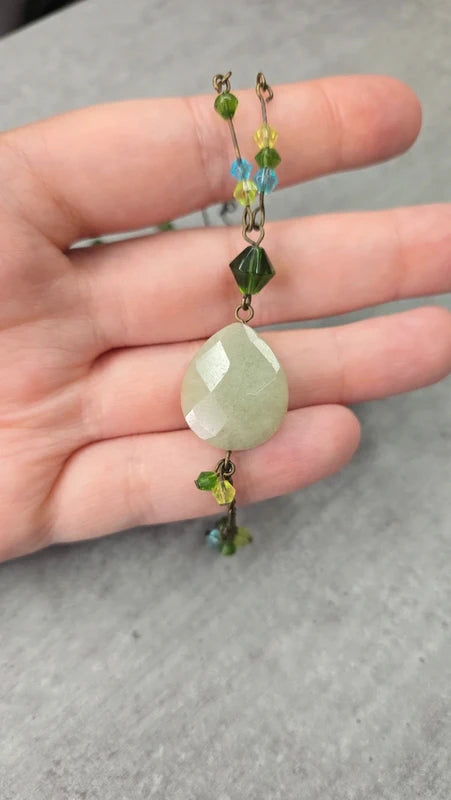 collier vintage - neuf - fait main - perle verres facetté vert bleu - pendentif pierre naturelle aventurine forme de goutte larmese