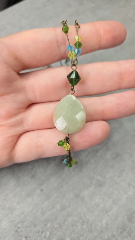 collier vintage - neuf - fait main - perle verres facetté vert bleu - pendentif pierre naturelle aventurine forme de goutte larmese