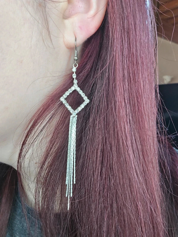 boucles d'oreilles vintage - neuf - strass argenté - longue pendante - élégante chic - légère - chaine fine