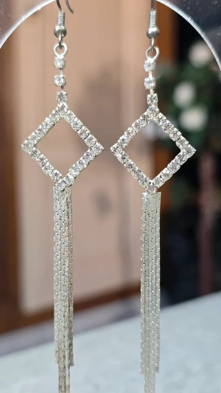 boucles d'oreilles vintage - neuf - strass argenté - longue pendante - élégante chic - légère - chaine fine