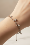 bracelet vintage - neuf - chaine argenté effet mat - charms breloque pendentif croix lion - élégant - clochette