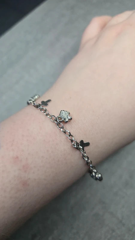 bracelet vintage - neuf - chaine argenté effet mat - charms breloque pendentif croix lion - élégant - clochette