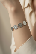 bracelet - neuf - pastille rond martelé argenté martelé effet croco - chaine argenté - acier inoxydable - chic élégant