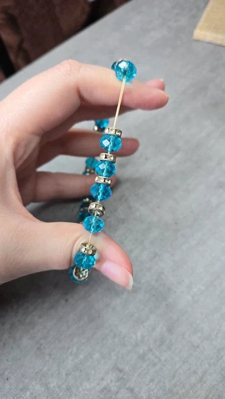 bracelet vintage - perles facette bleu turquoise - brillant strass argenté - élastique - chic élégant