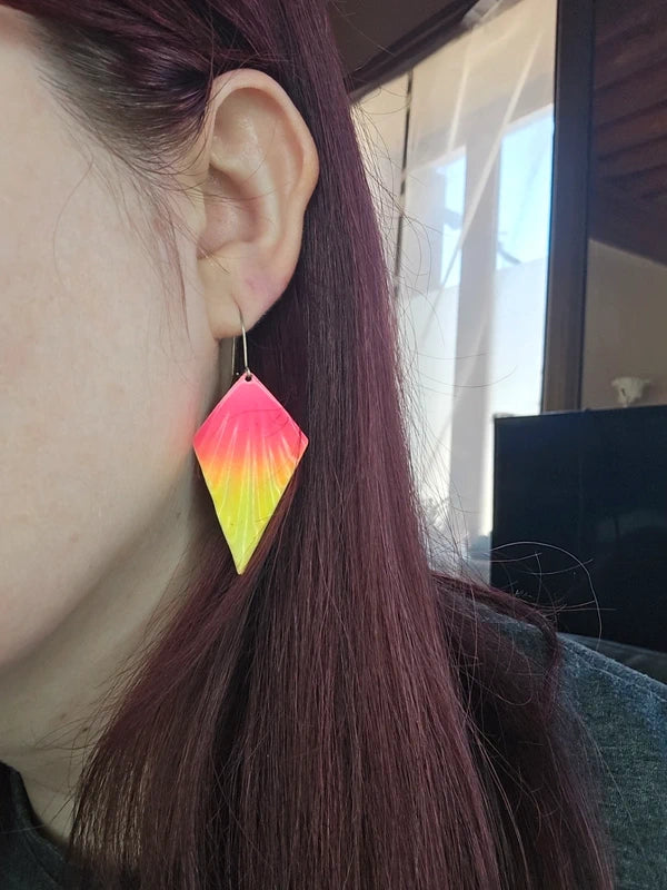 boucles d'oreilles vintage - dégradé rose et jaune fluo - effet relief - pendante légère original fun