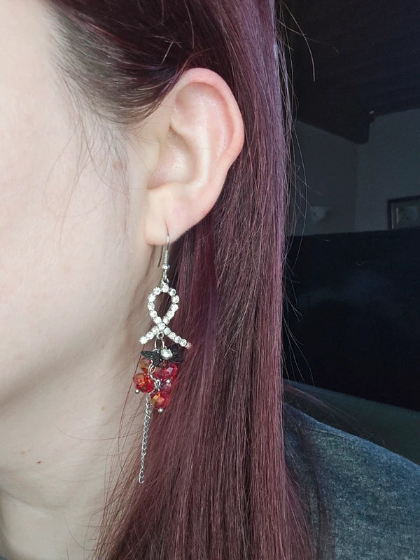 boucles d'oreilles vintage - Y2K années 2000 - noeud strass perle facette papillon - argenté rouge noir - légère chic