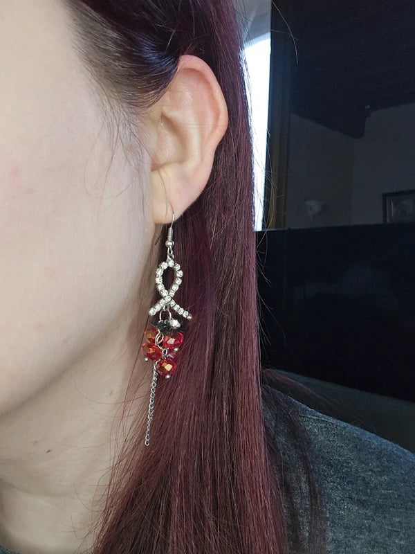 boucles d'oreilles vintage - Y2K années 2000 - noeud strass perle facette papillon - argenté rouge noir - légère chic