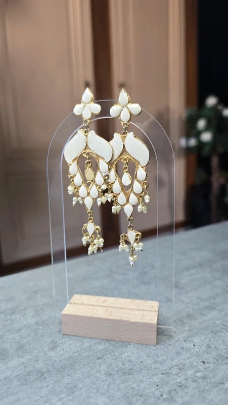 boucles d'oreilles vintage années 80 - neuf - émaille blanc doré - perles pampilles - élégante chic légère pendante