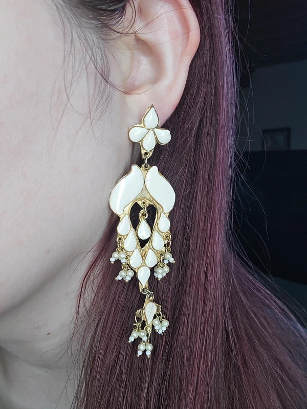 boucles d'oreilles vintage années 80 - neuf - émaille blanc doré - perles pampilles - élégante chic légère pendante