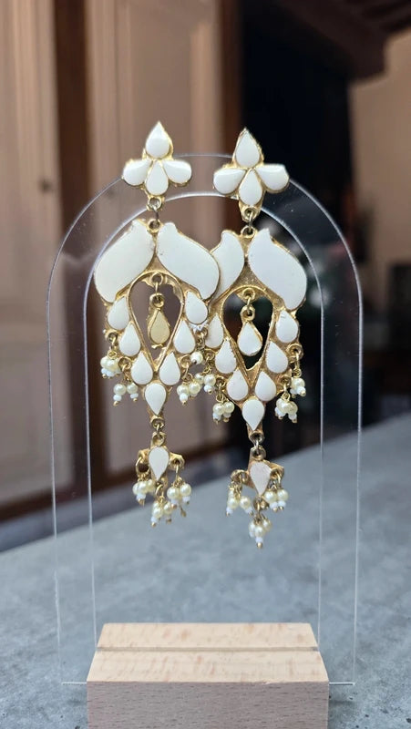 boucles d'oreilles vintage années 80 - neuf - émaille blanc doré - perles pampilles - élégante chic légère pendante