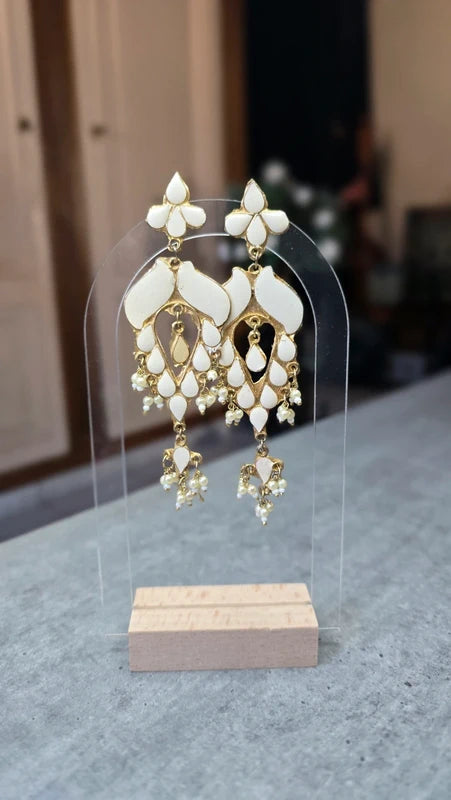 boucles d'oreilles vintage années 80 - neuf - émaille blanc doré - perles pampilles - élégante chic légère pendante