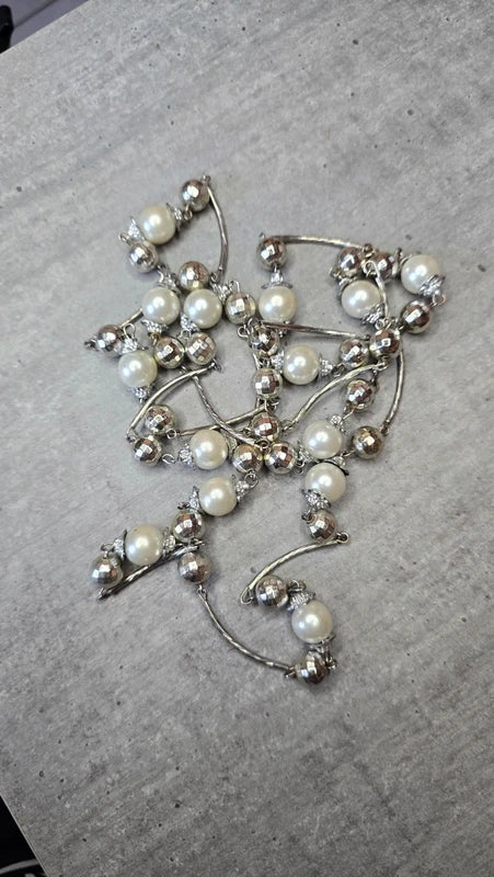 collier sautoir vintage - neuf - perles facettes argentées perles blanches nacrées design argentés - articulé