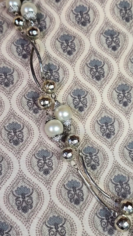 collier sautoir vintage - neuf - perles facettes argentées perles blanches nacrées design argentés - articulé