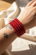 bracelet vintage - neuf - multi rang perles rouges facette brillantes - élastique - effet cristal