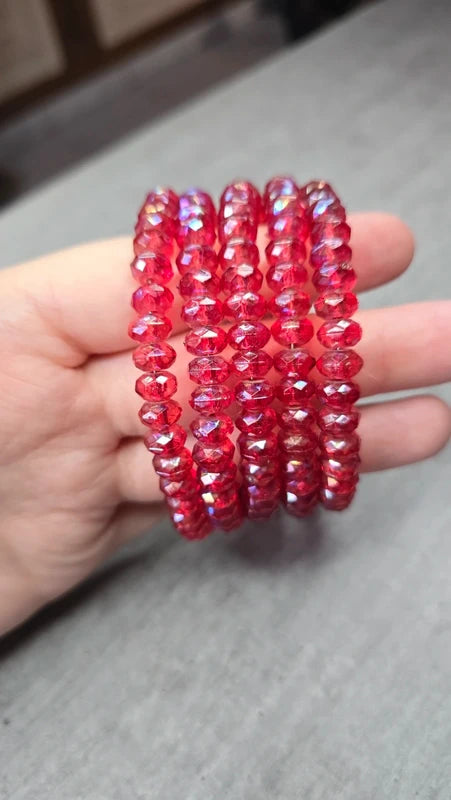 bracelet vintage - neuf - multi rang perles rouges facette brillantes - élastique - effet cristal