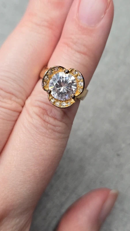bague vintage - doré - fleur grande pierre brillante entouré de strass - chic élégant - 18 mm