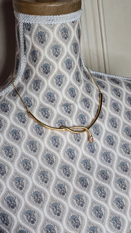 collier vintage chic - neuf - acier inoxydable - chaine doré pendentif noeud serpent pierre rose strass argenté - élégant