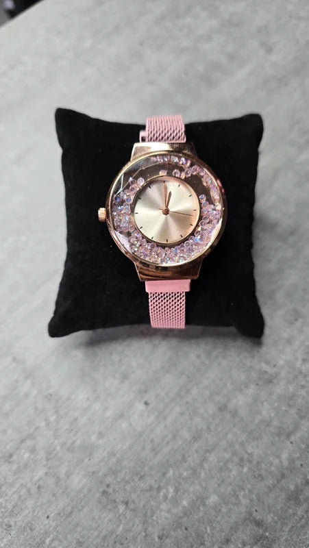 montre - neuf - or rose cristaux scintillant - cadran facetté - bracelet maille aimanté - inspiration luxe