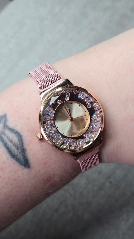 montre - neuf - or rose cristaux scintillant - cadran facetté - bracelet maille aimanté - inspiration luxe