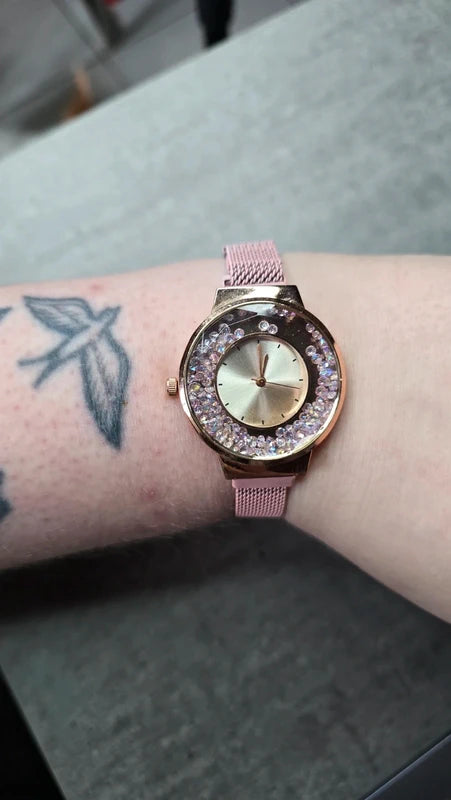 montre - neuf - or rose cristaux scintillant - cadran facetté - bracelet maille aimanté - inspiration luxe