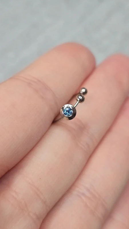 faux piercing - neuf sous blister - acier inoxydable - couleur argenté strass bleu brillant lumineux ajustable - nez oreille