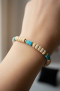 bracelet vintage - perles en bois beige - pierres effet pierre turquoise - bohème - élastique - homme femme