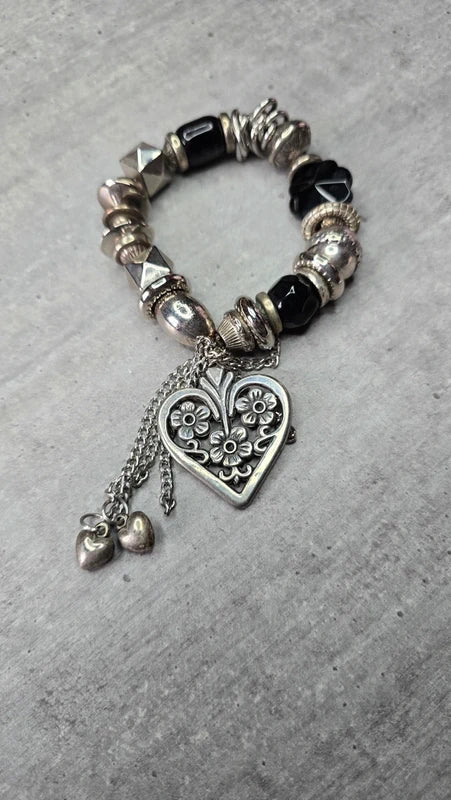 bracelet vintage - breloque charms pampilles perles coeur - travaillé original - élastique - argenté noir
