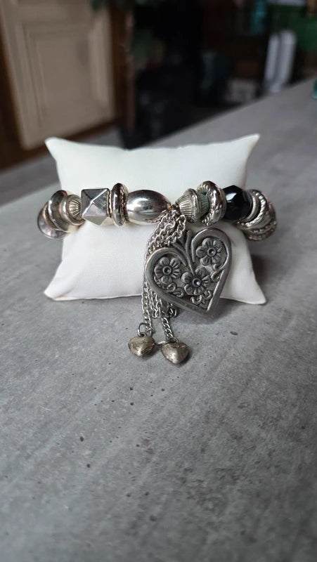 bracelet vintage - breloque charms pampilles perles coeur - travaillé original - élastique - argenté noir