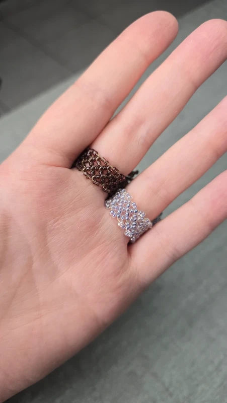 bague vintage - neuf - perles violette parme lila ou marron - volume relief - ajustable - originale - effet fleurs pompon